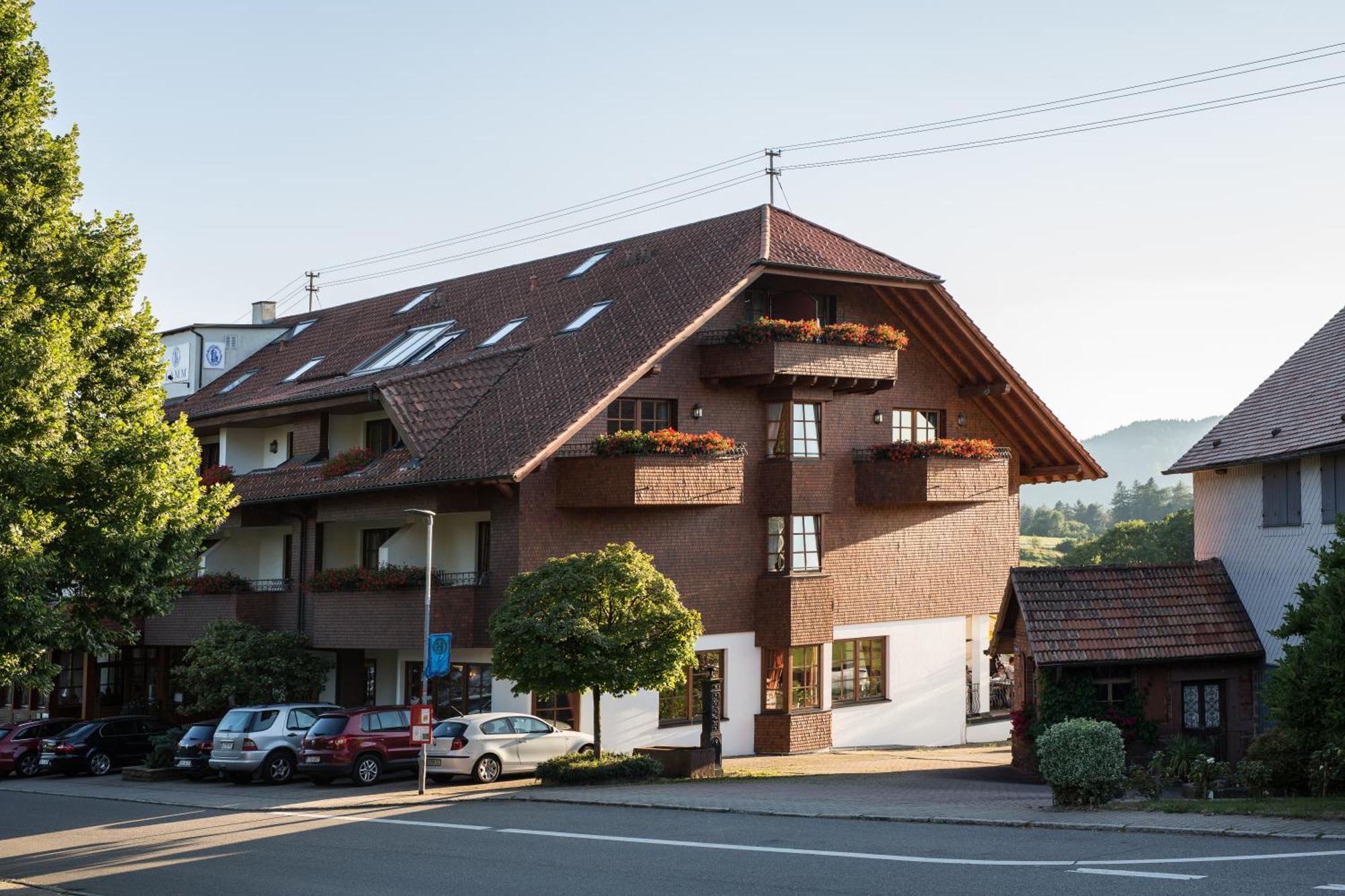 Hotel Restaurant Vinothek Lamm Bad Herrenalb Kültér fotó