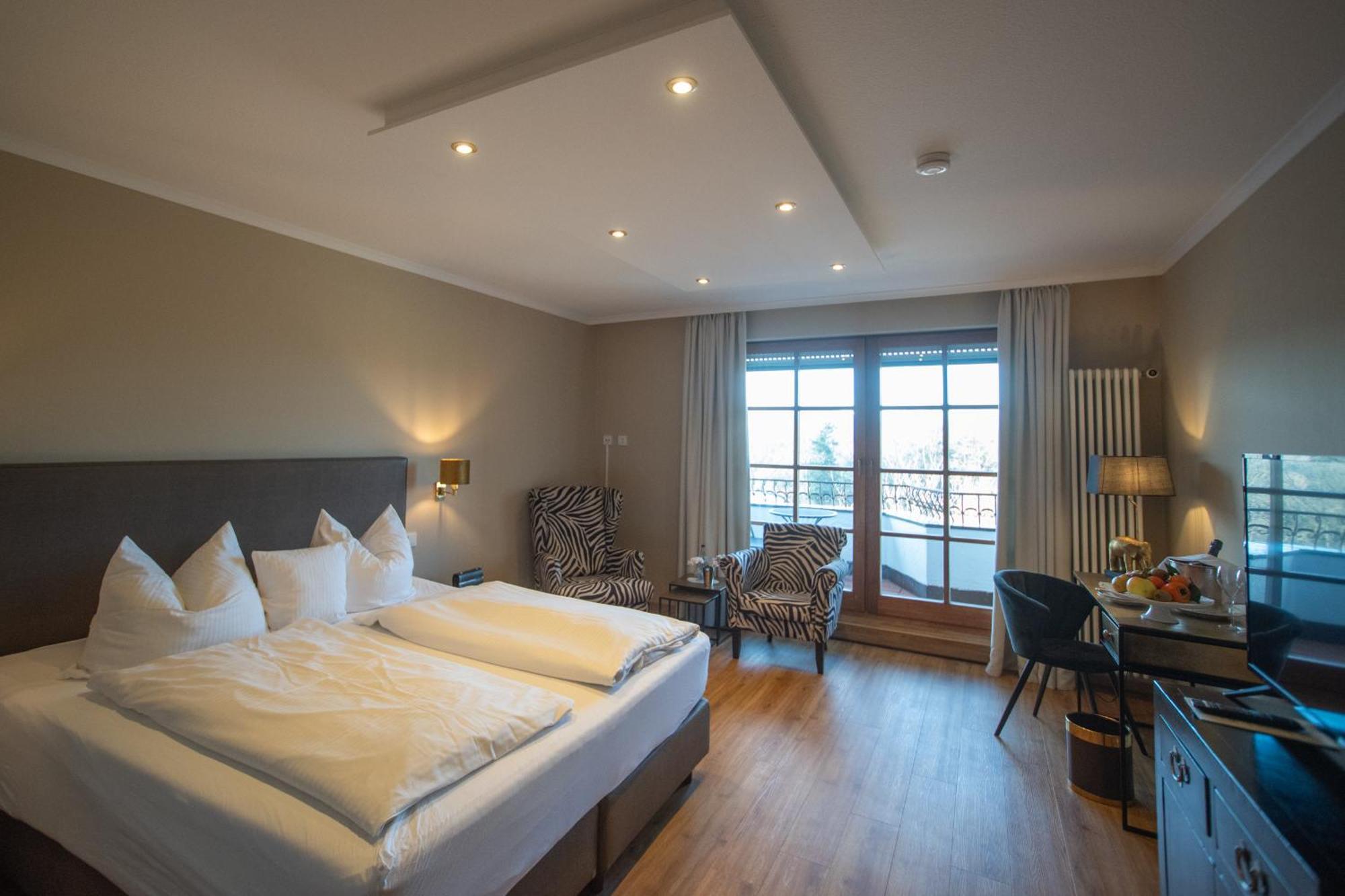 Hotel Restaurant Vinothek Lamm Bad Herrenalb Kültér fotó
