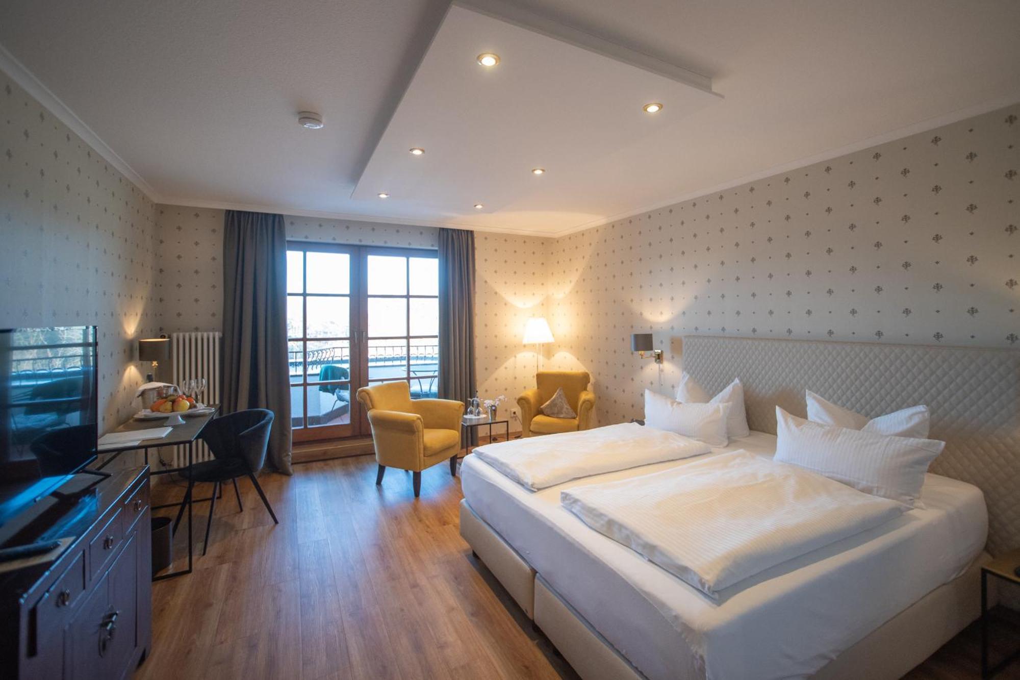 Hotel Restaurant Vinothek Lamm Bad Herrenalb Kültér fotó