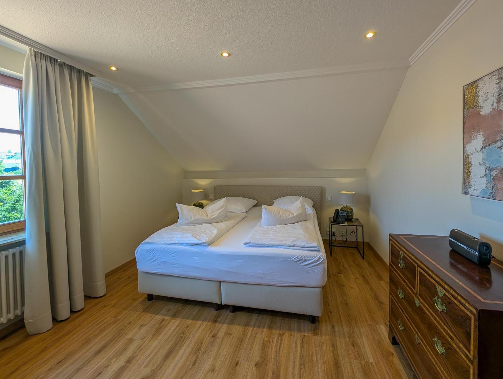 Hotel Restaurant Vinothek Lamm Bad Herrenalb Kültér fotó
