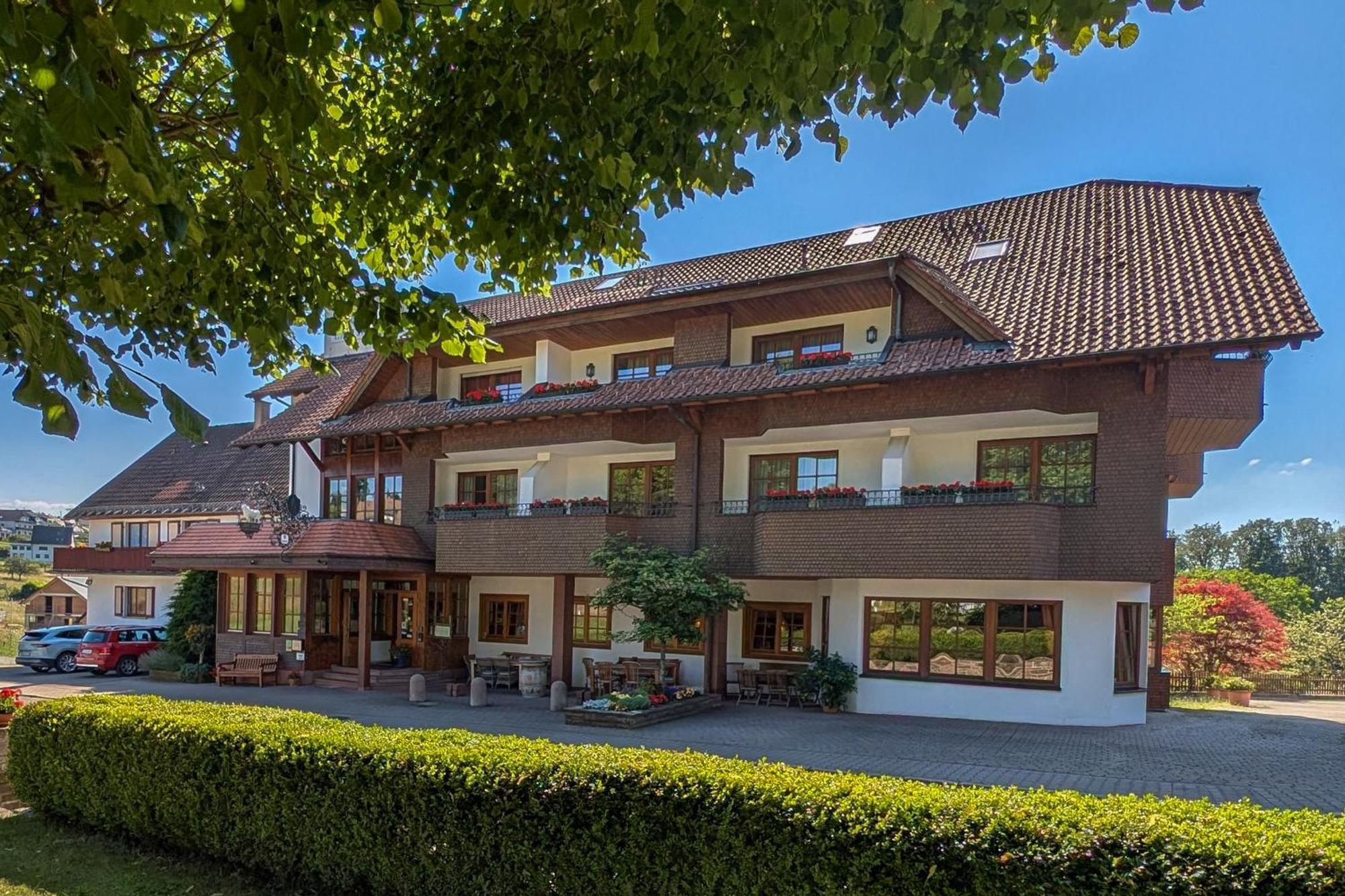 Hotel Restaurant Vinothek Lamm Bad Herrenalb Kültér fotó