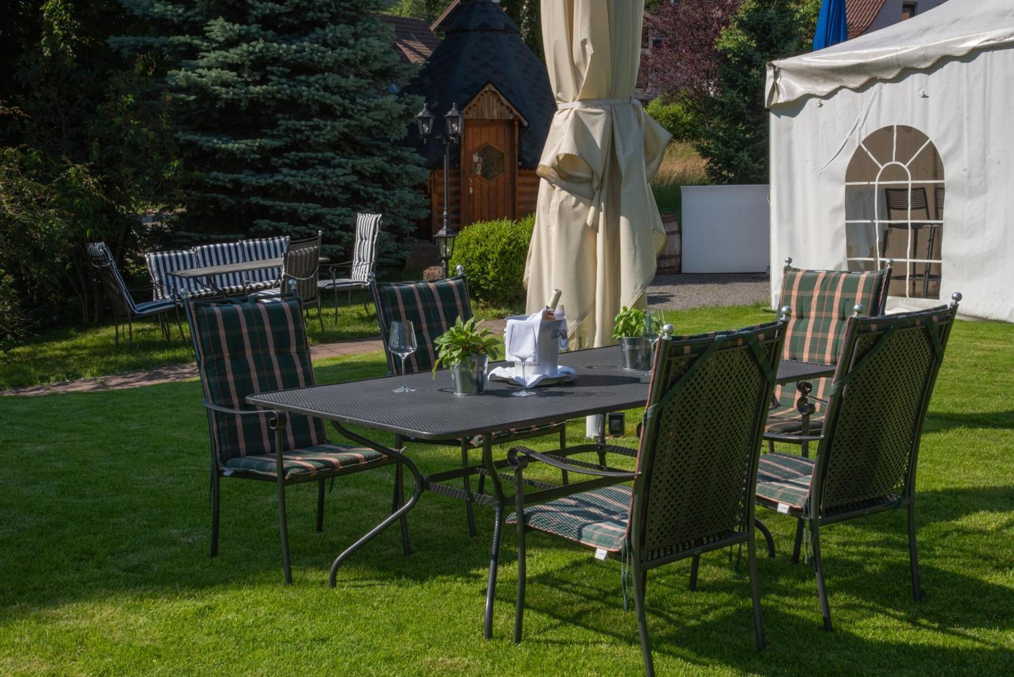 Hotel Restaurant Vinothek Lamm Bad Herrenalb Kültér fotó