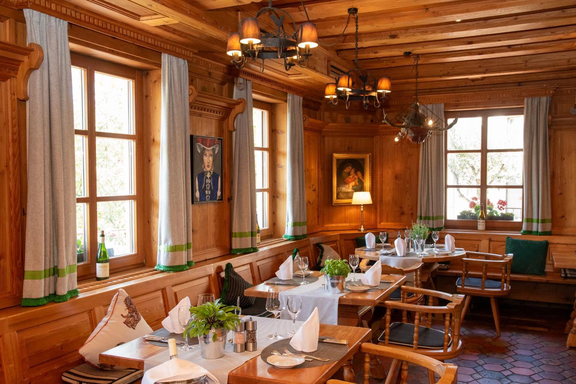 Hotel Restaurant Vinothek Lamm Bad Herrenalb Kültér fotó