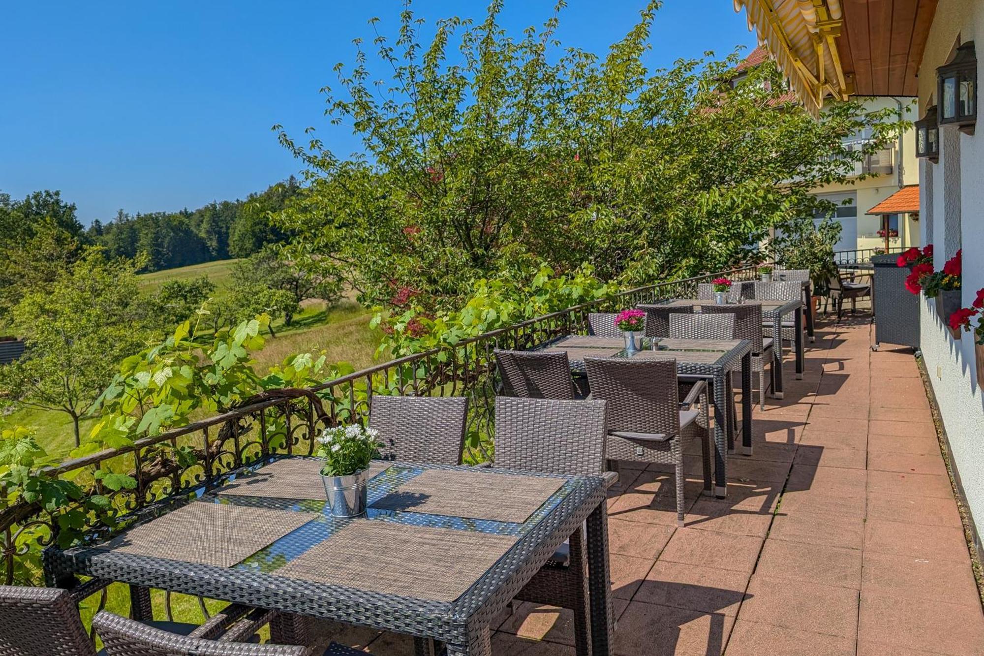Hotel Restaurant Vinothek Lamm Bad Herrenalb Kültér fotó