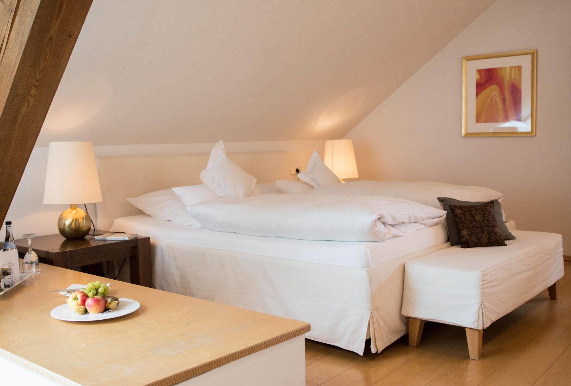 Hotel Restaurant Vinothek Lamm Bad Herrenalb Kültér fotó