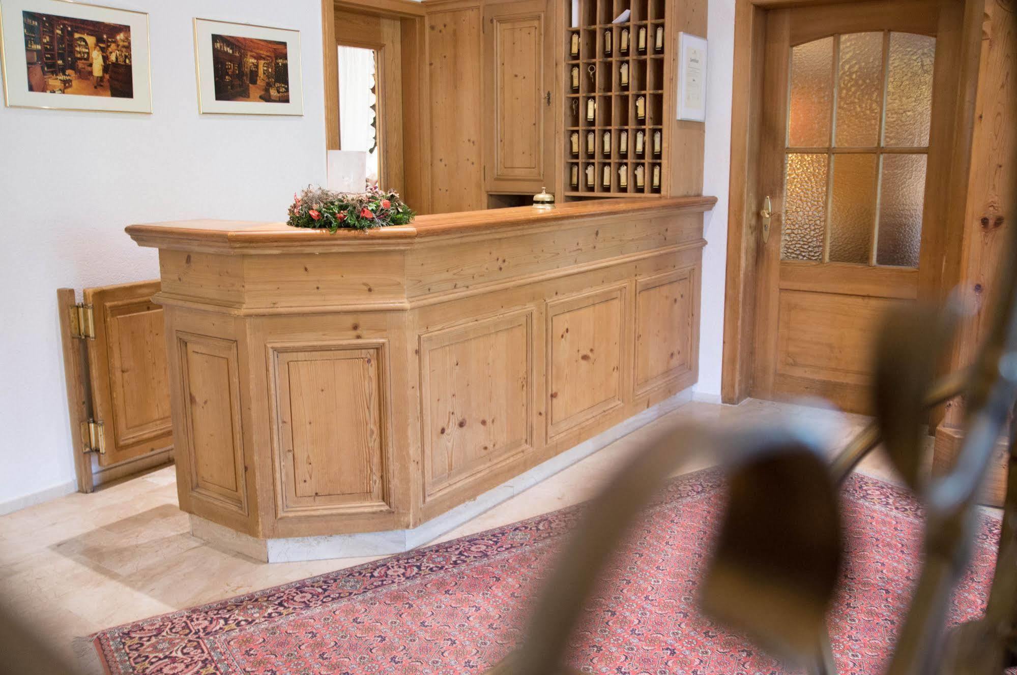 Hotel Restaurant Vinothek Lamm Bad Herrenalb Kültér fotó